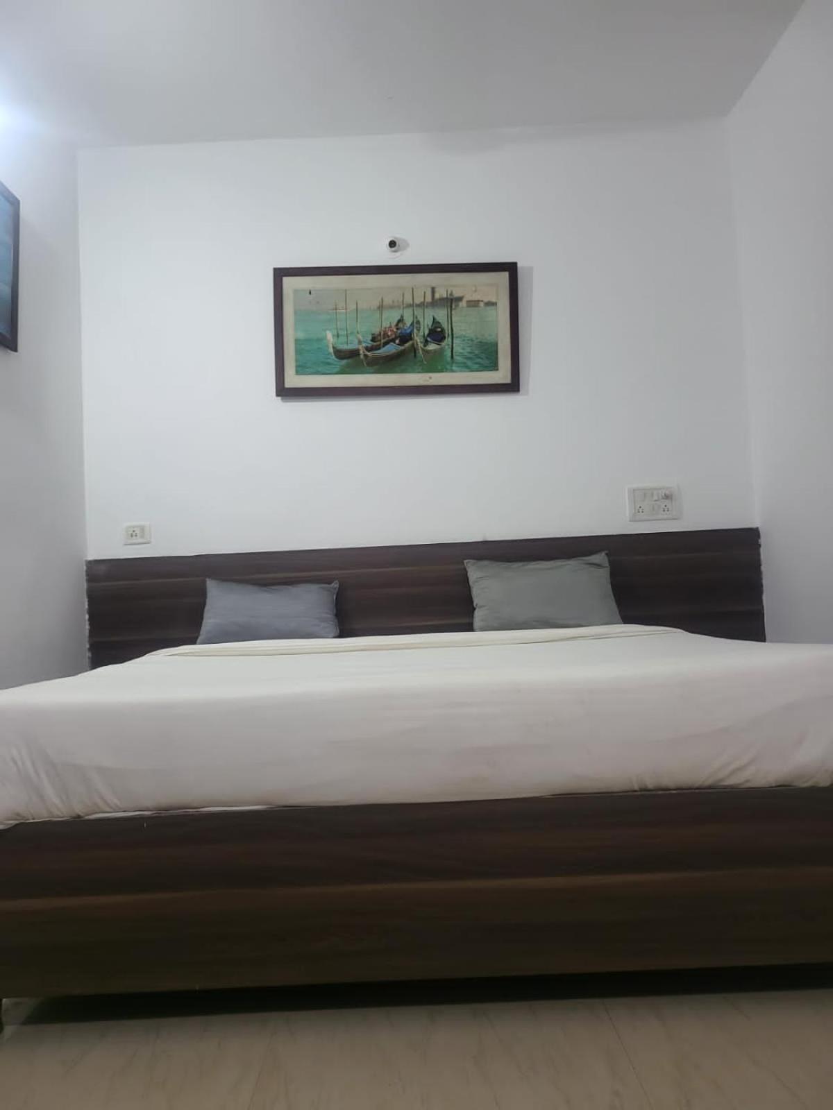 Ramdev Hotel *